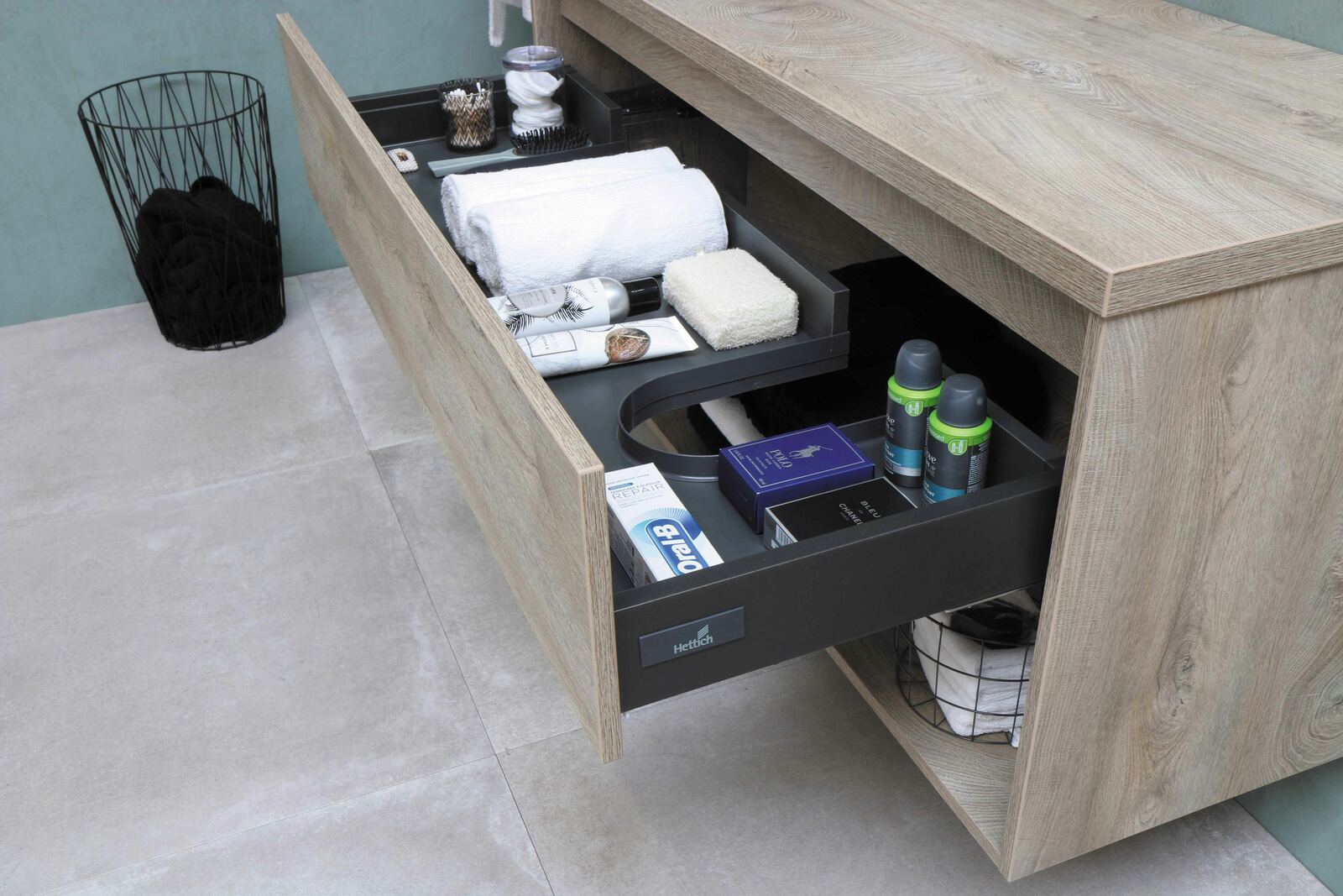 Moderne badkamer met designwastafel